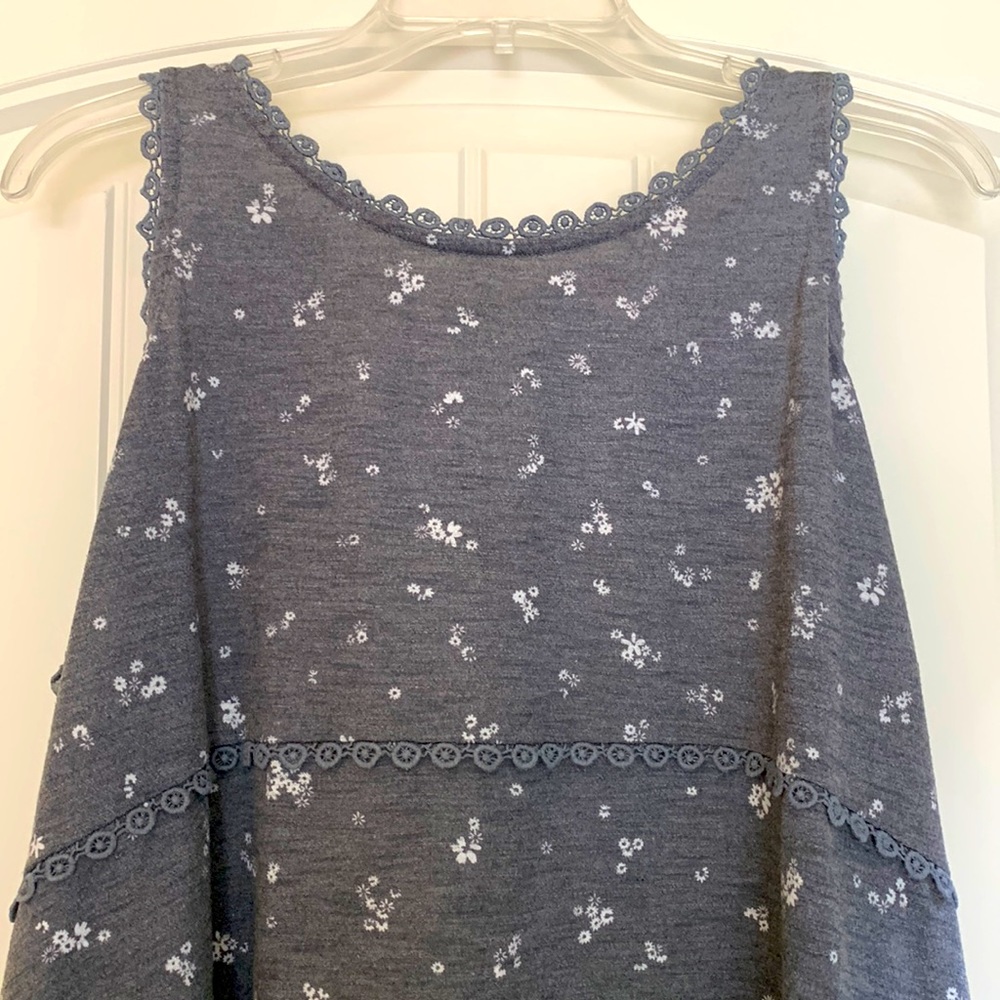 Cute high-low sleeveless top